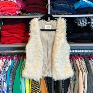 H&M cream faux fur open front vest size XS